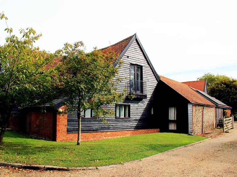 Stunning Barn Conversion Ideal For Large Families Bildeston Exterior photo