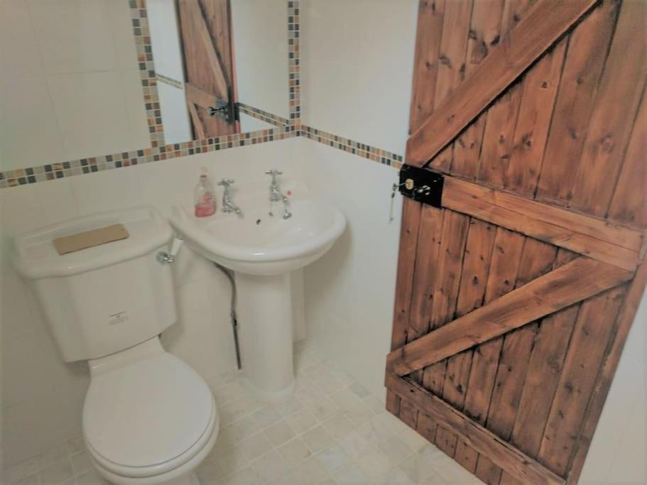 Stunning Barn Conversion Ideal For Large Families Bildeston Exterior photo