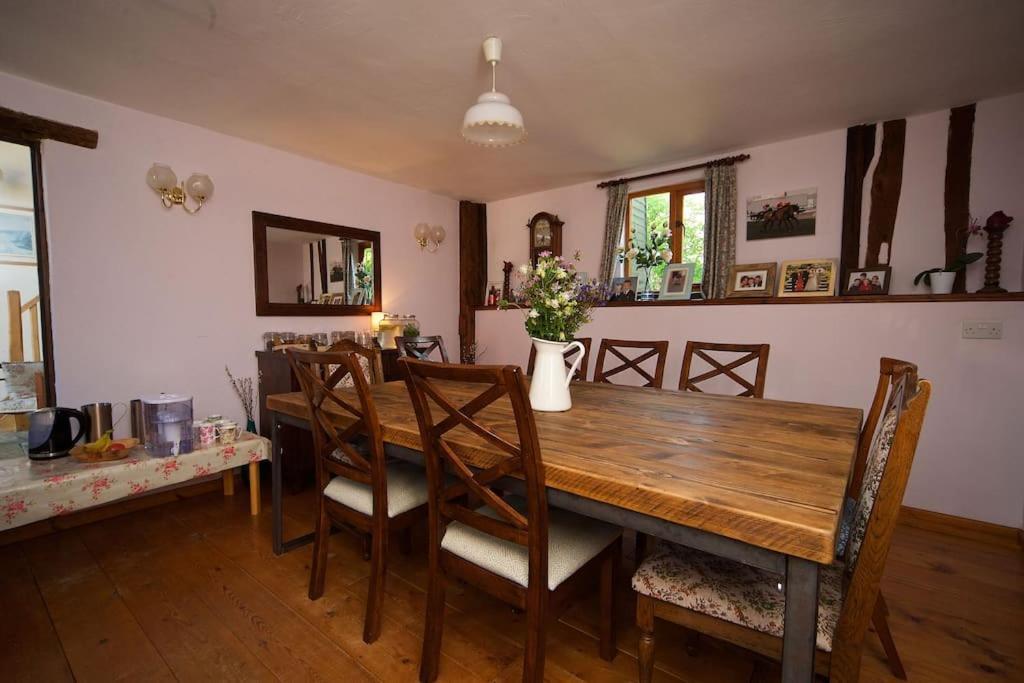 Stunning Barn Conversion Ideal For Large Families Bildeston Exterior photo