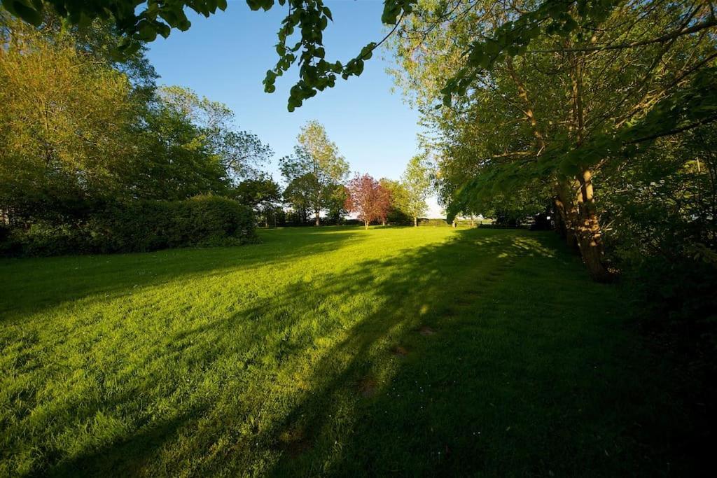 Stunning Barn Conversion Ideal For Large Families Bildeston Exterior photo