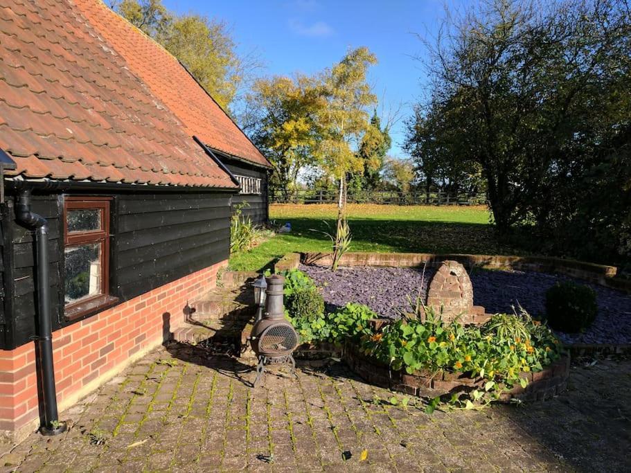 Stunning Barn Conversion Ideal For Large Families Bildeston Exterior photo