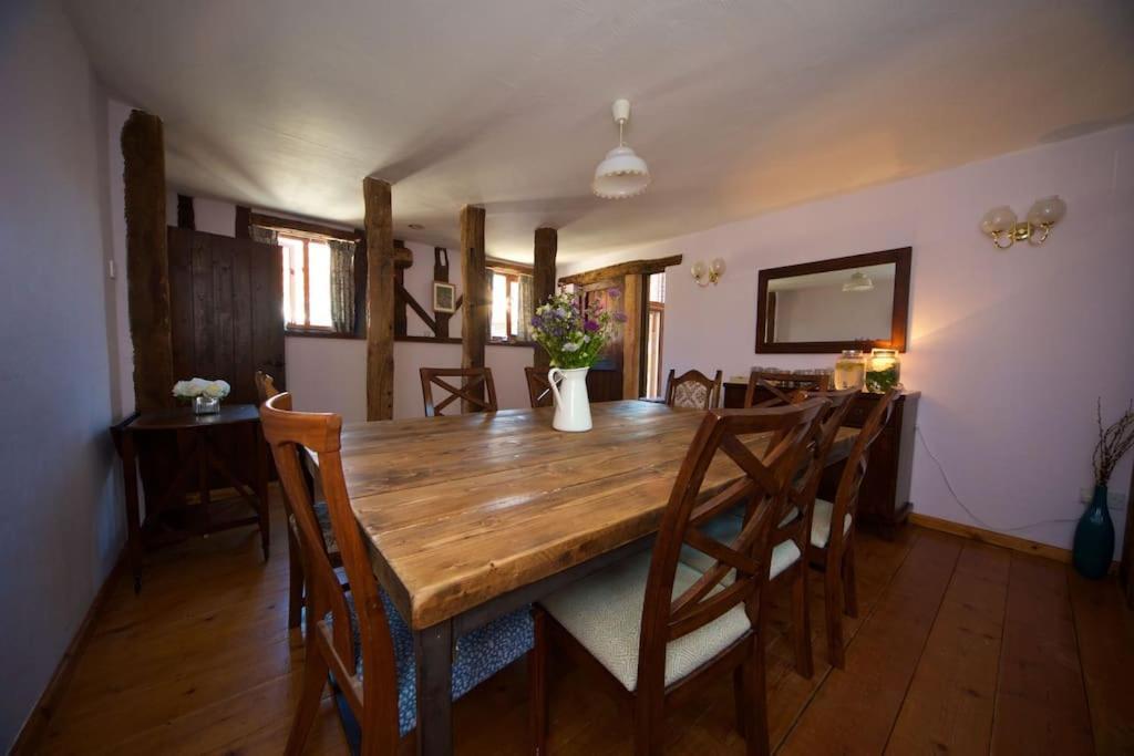 Stunning Barn Conversion Ideal For Large Families Bildeston Exterior photo