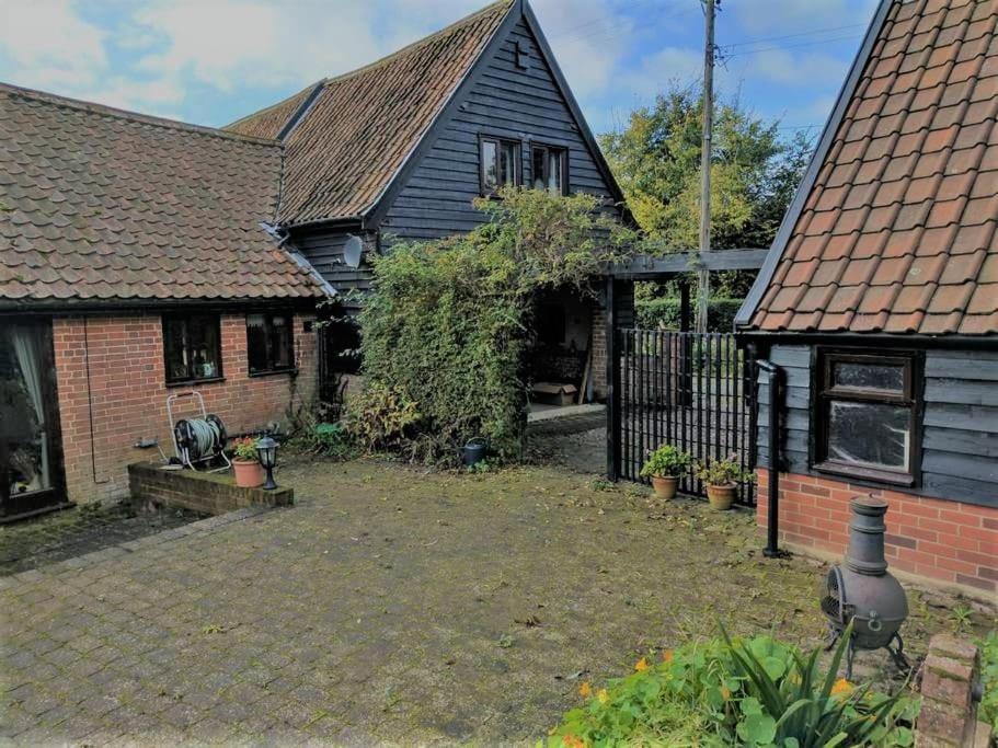 Stunning Barn Conversion Ideal For Large Families Bildeston Exterior photo